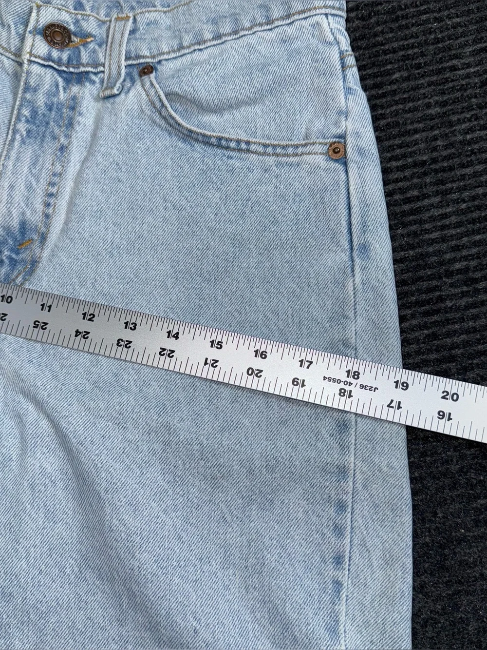 Vtg 90s Levi’s 550 Relaxed Orange Tab Denim Shorts Light Wash 27 (tag 29) Jorts